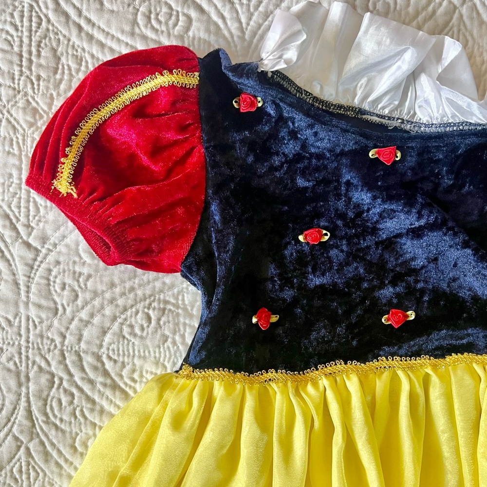 Girls Snow White princess 👑 costume dress up EUC